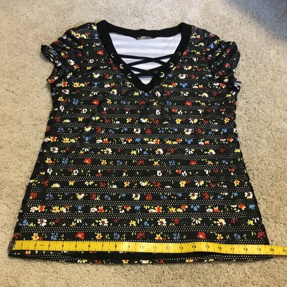 Retro Floral and Mesh Cross Lace Up Tee - Picture 14 of 16